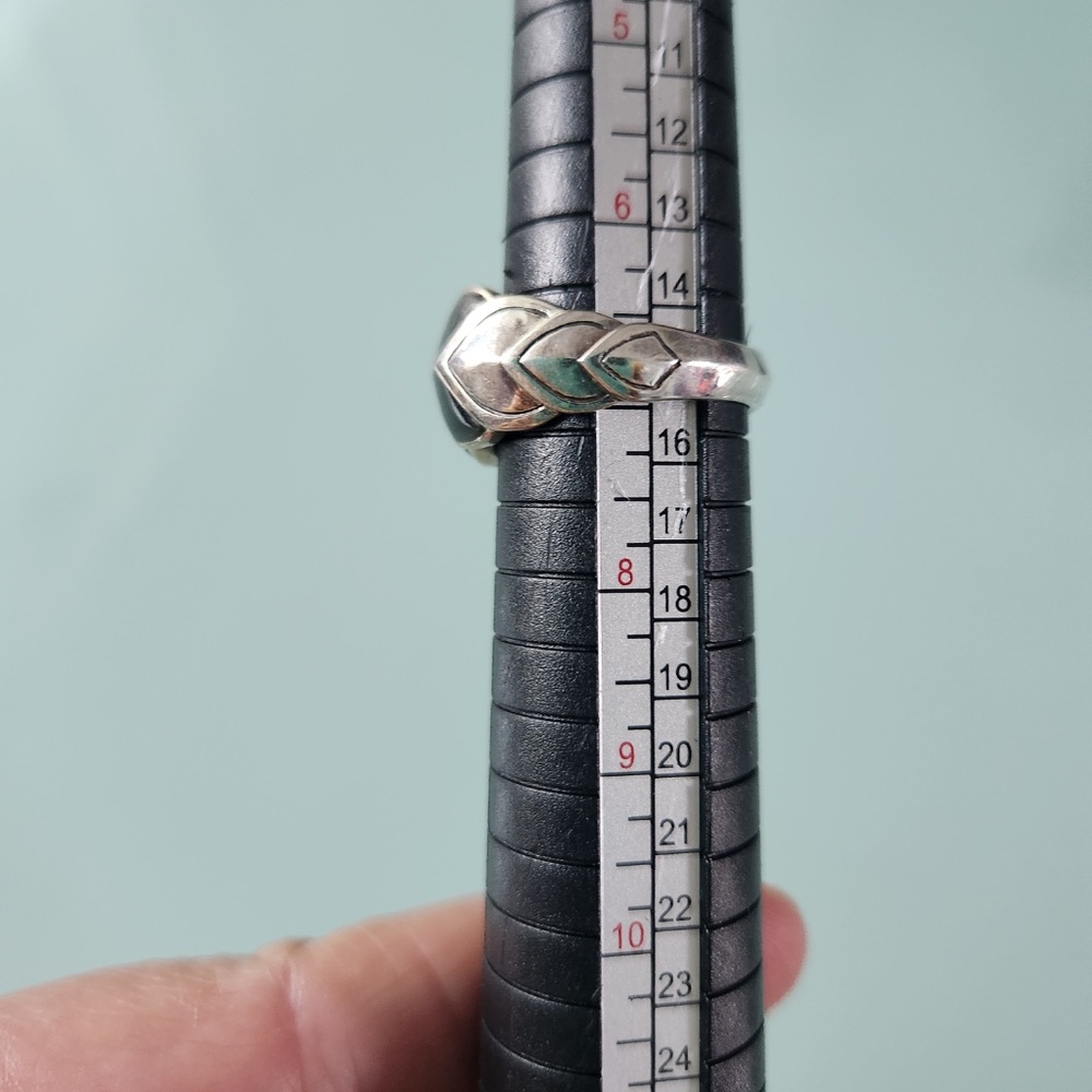 John Hardy Silver Ring with Iridescent Black Mother-of-Pearl - Picture 7 of 15
